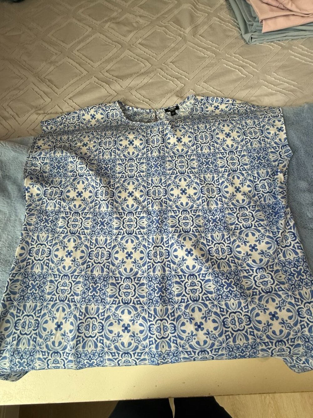 Express Cap Sleeve blouse (L)